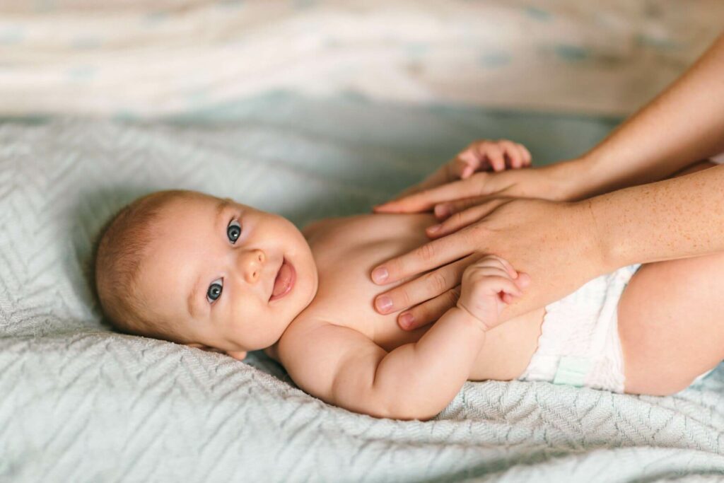 Babymassage mit Ringelblumenöl